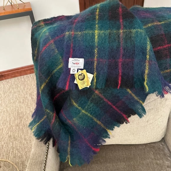 VTG but NEVER USED w TAGS AVOCA Ireland Mohair Plaid Blanket approx 54x40 Throw - Picture 2 of 7